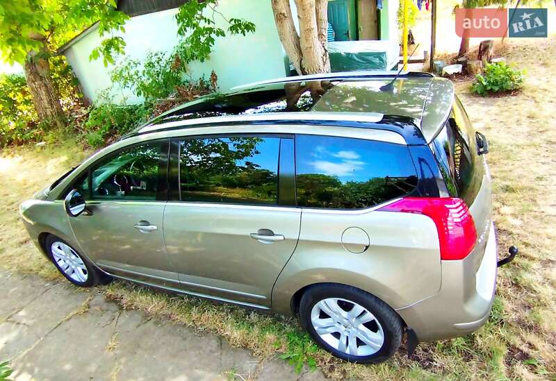 Микровэн Peugeot 5008 2011 в Киеве