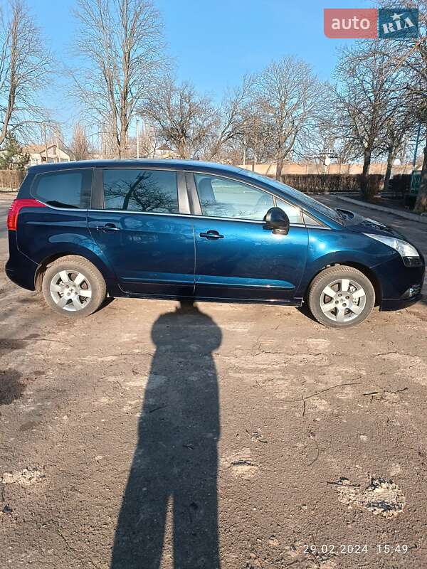 Мікровен Peugeot 5008 2010 в Братському