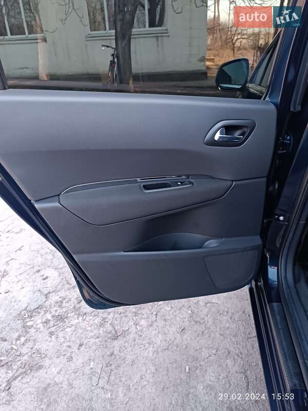 Мікровен Peugeot 5008 2010 в Братському