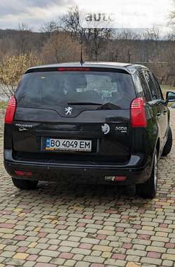 Мікровен Peugeot 5008 2013 в Ужгороді