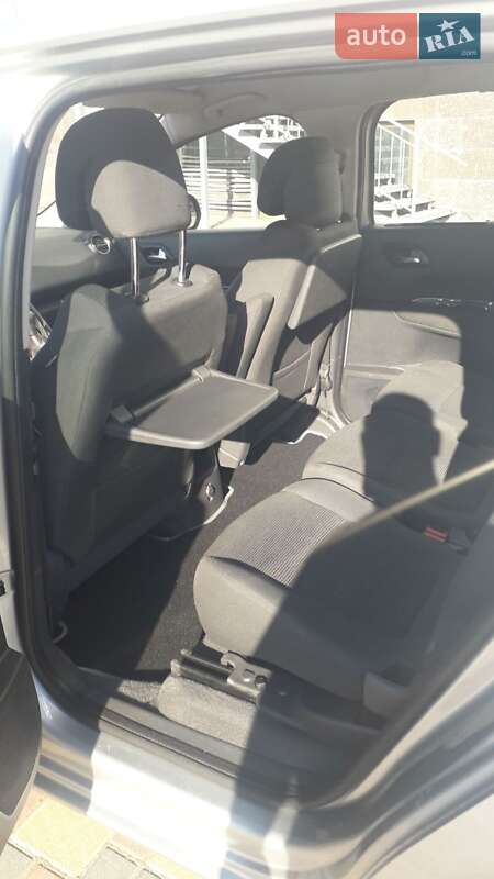 Мікровен Peugeot 5008 2013 в Гайсину