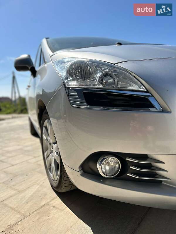 Мікровен Peugeot 5008 2011 в Самборі