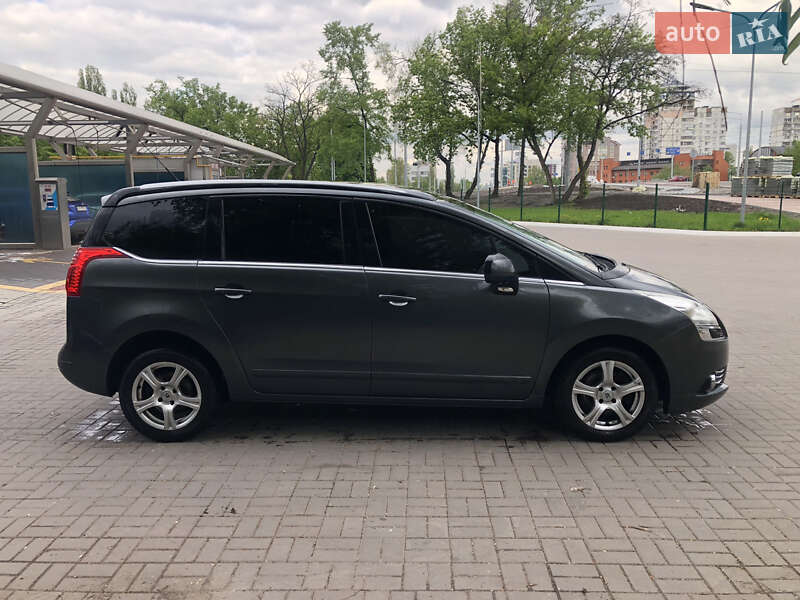 Мікровен Peugeot 5008 2011 в Києві