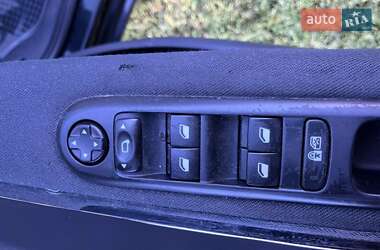 Мікровен Peugeot 5008 2013 в Стрию