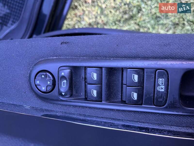 Мікровен Peugeot 5008 2013 в Стрию фото 11 Мікровен Peugeot 5008 2013 в Стрию