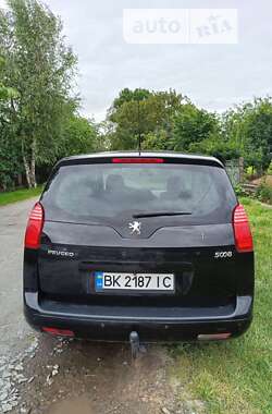 Микровэн Peugeot 5008 2011 в Корце