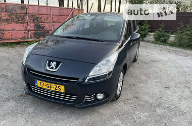 Микровэн Peugeot 5008 2011 в Городке