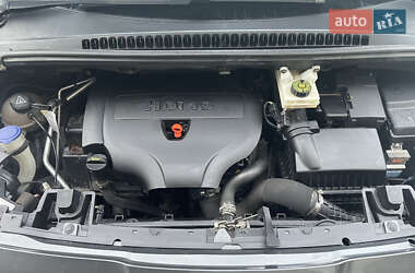 Мікровен Peugeot 5008 2011 в 
