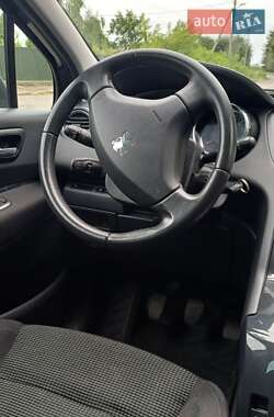 Микровэн Peugeot 5008 2011 в 