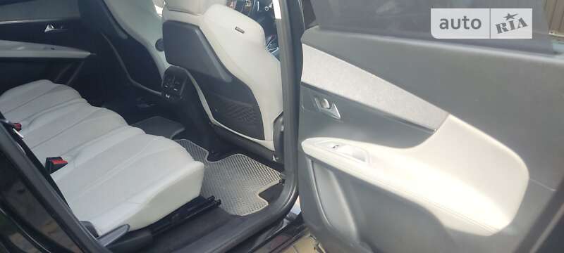 Внедорожник / Кроссовер Peugeot 5008 2017 в Ровно