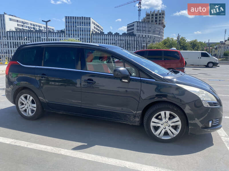 Мікровен Peugeot 5008 2010 в Бродах