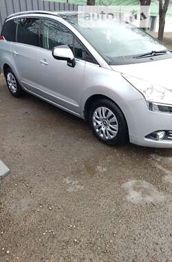 Мікровен Peugeot 5008 2011 в Стрию