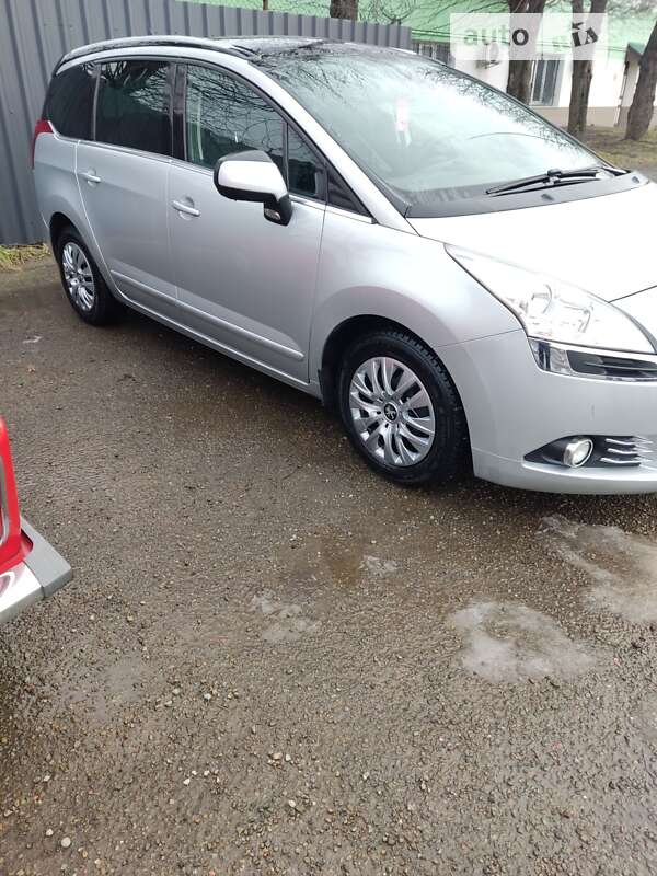 Peugeot 5008 2011