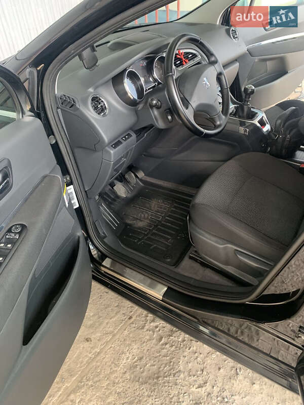Мікровен Peugeot 5008 2011 в Шепетівці