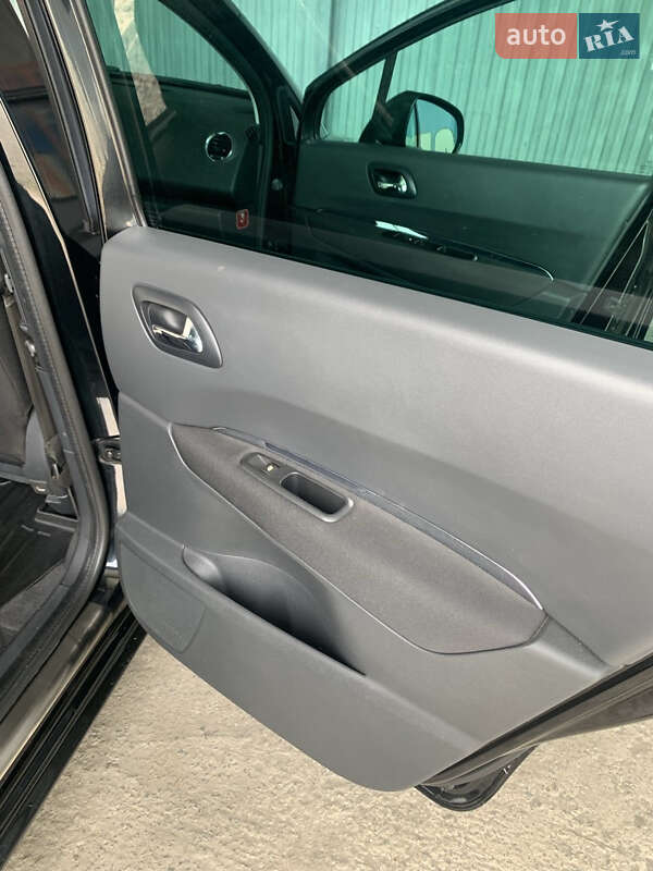 Мікровен Peugeot 5008 2011 в Шепетівці