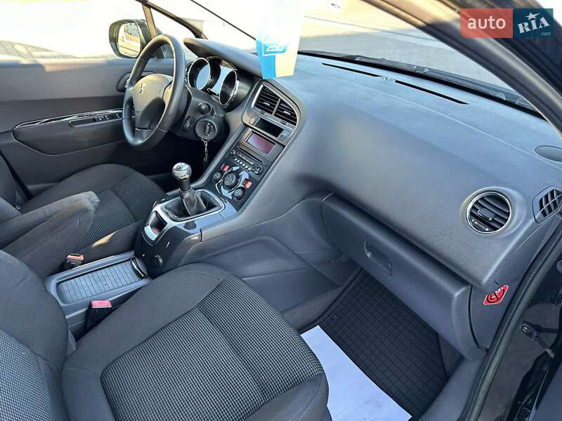 Мікровен Peugeot 5008 2011 в Рожище