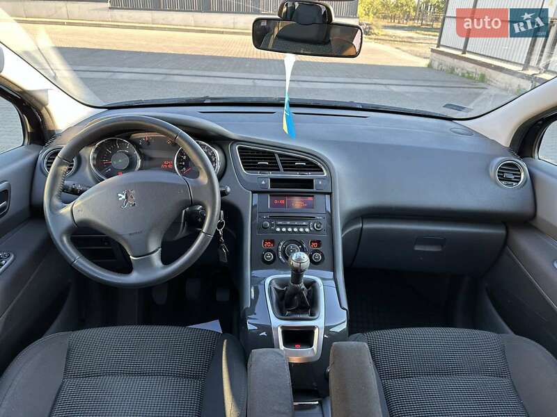 Мікровен Peugeot 5008 2011 в Рожище