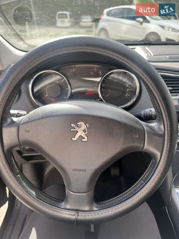 Микровэн Peugeot 5008 2015 в Киеве