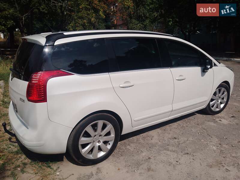 Микровэн Peugeot 5008 2010 в Харькове