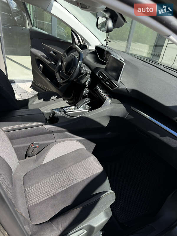 Внедорожник / Кроссовер Peugeot 5008 2017 в Тячеве фото 7 Внедорожник / Кроссовер Peugeot 5008 2017 в Тячеве