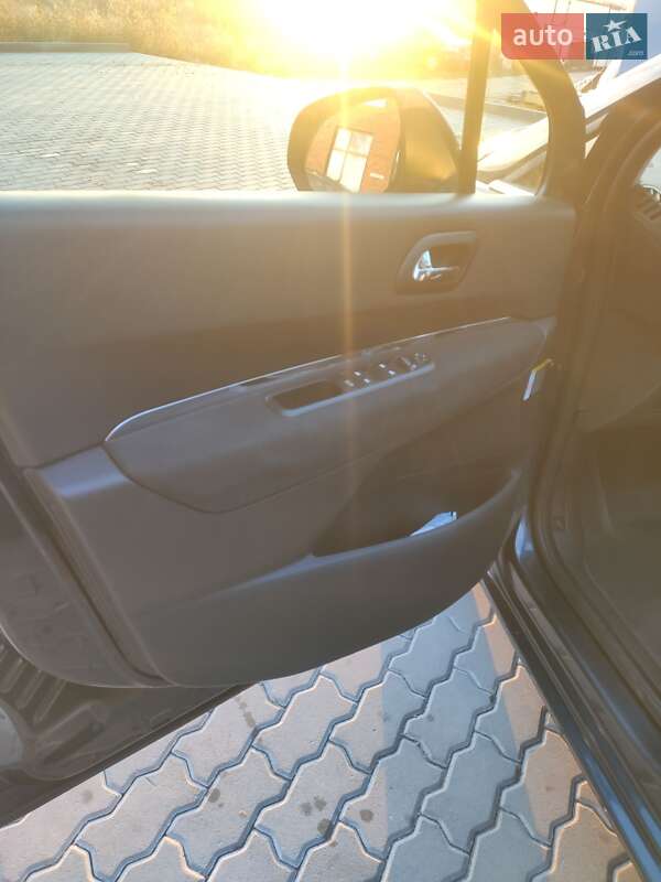 Микровэн Peugeot 5008 2012 в Львове