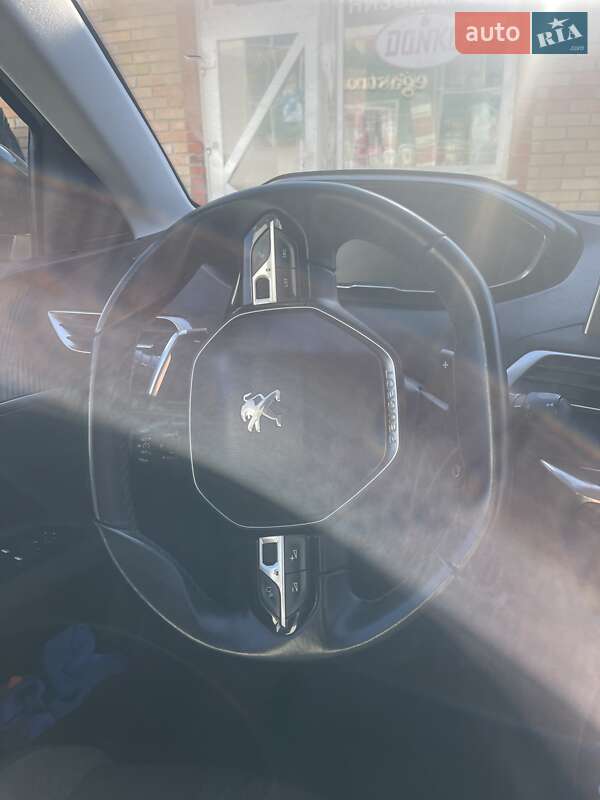 Позашляховик / Кросовер Peugeot 5008 2018 в Золочеві