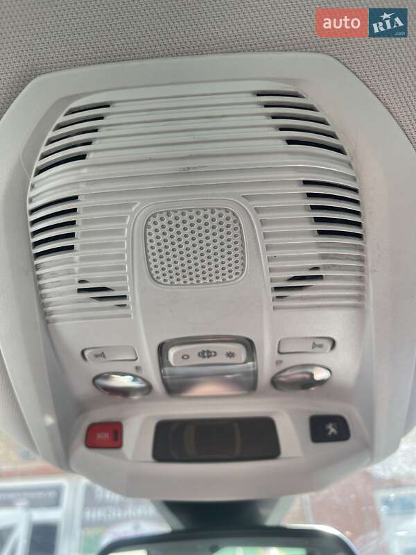 Позашляховик / Кросовер Peugeot 5008 2018 в Золочеві