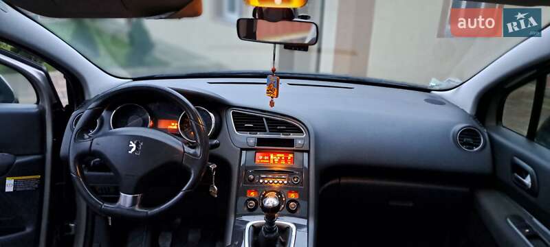 Мікровен Peugeot 5008 2012 в Стрию