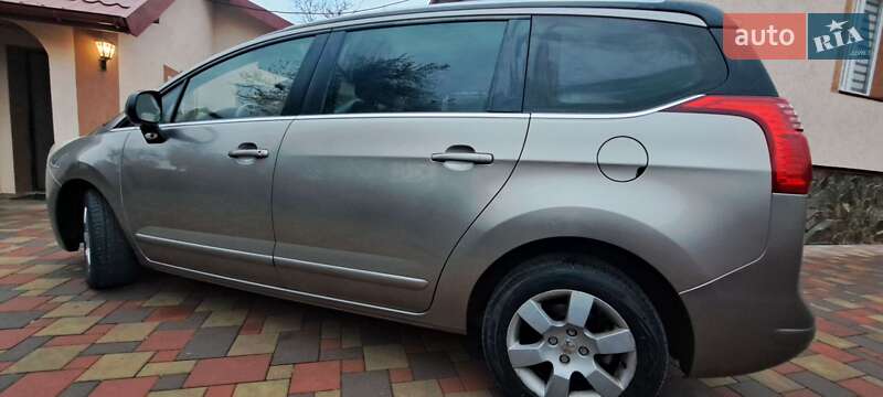 Мікровен Peugeot 5008 2012 в Стрию