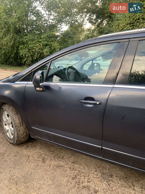 Мікровен Peugeot 5008 2013 в Волочиську