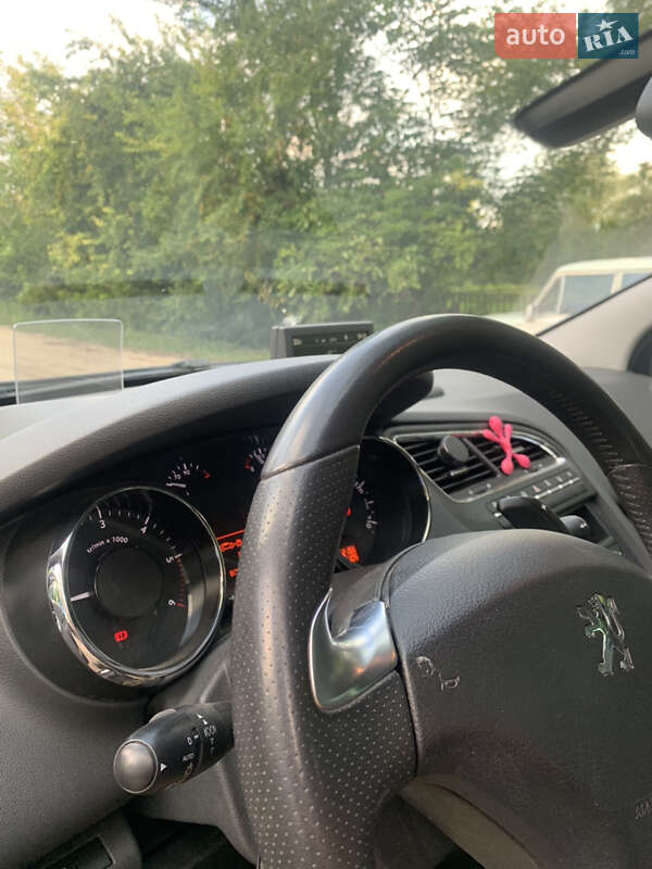 Мікровен Peugeot 5008 2013 в Волочиську