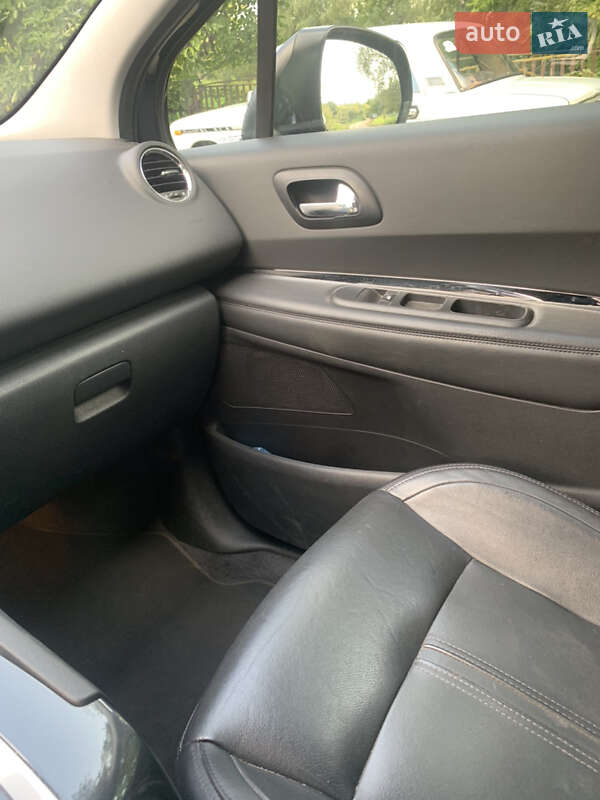 Мікровен Peugeot 5008 2013 в Волочиську