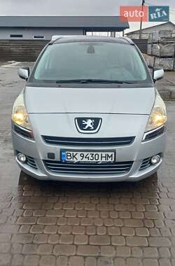 Микровэн Peugeot 5008 2011 в Березному