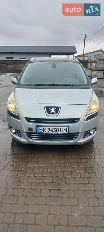Peugeot 5008 2011