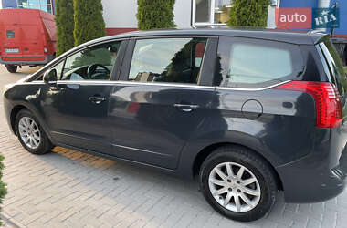 Микровэн Peugeot 5008 2011 в Городке