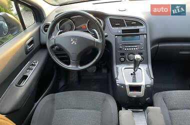 Микровэн Peugeot 5008 2011 в Городке