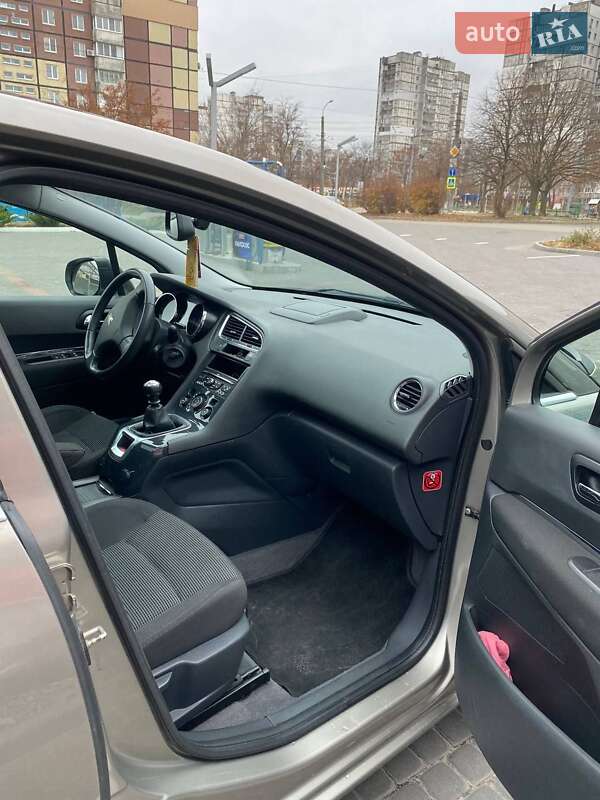 Микровэн Peugeot 5008 2011 в Днепре