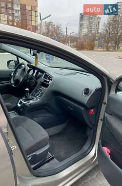 Микровэн Peugeot 5008 2011 в 