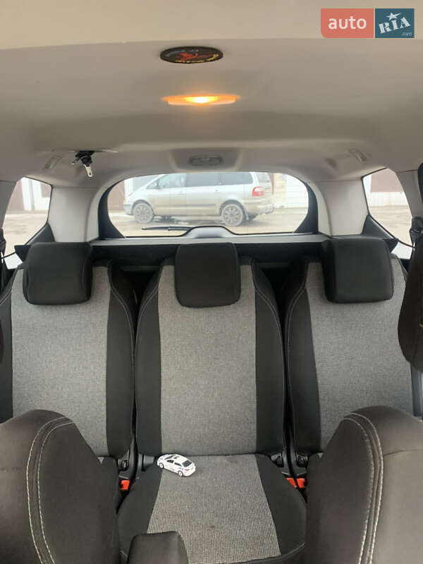 Мікровен Peugeot 5008 2011 в Золочеві