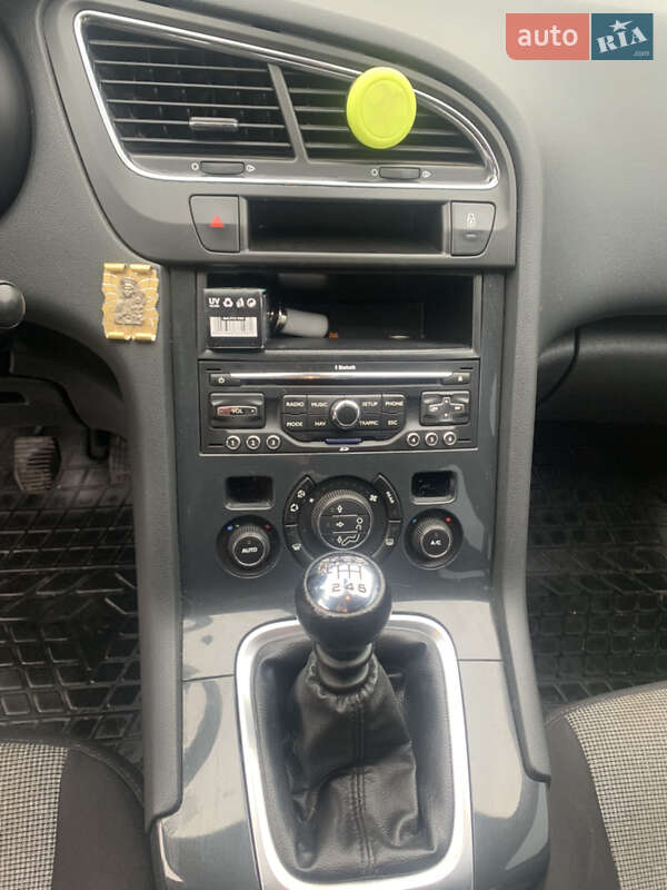 Мікровен Peugeot 5008 2011 в Золочеві