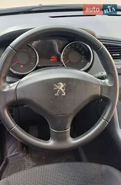 Микровэн Peugeot 5008 2016 в 