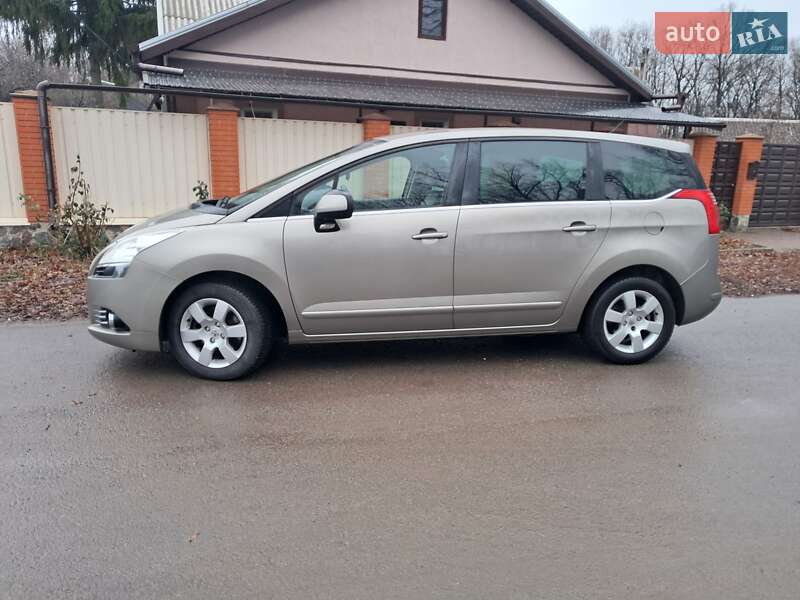 Микровэн Peugeot 5008 2011 в 
