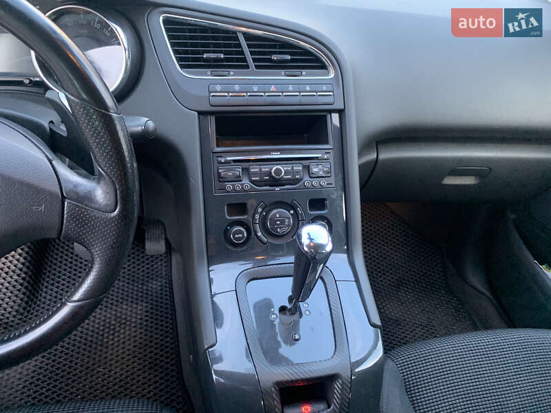 Микровэн Peugeot 5008 2012 в Киеве