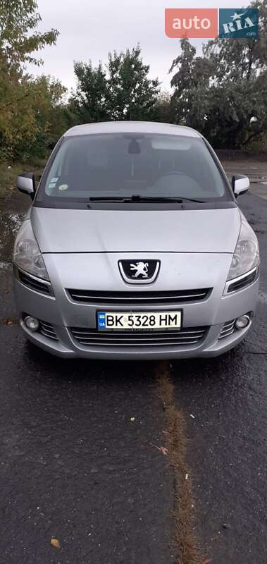 Универсал Peugeot 5008 2011 в Звенигородке