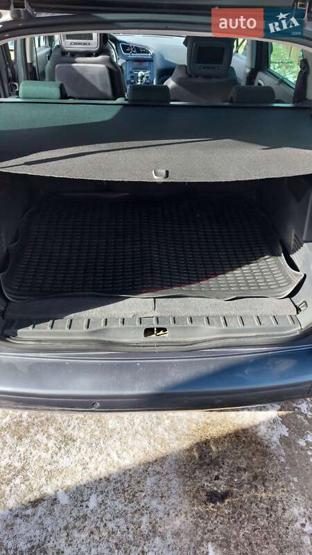 Мікровен Peugeot 5008 2011 в Бориславі