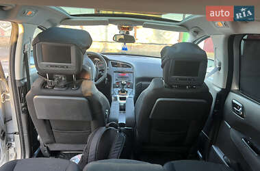 Микровэн Peugeot 5008 2012 в 