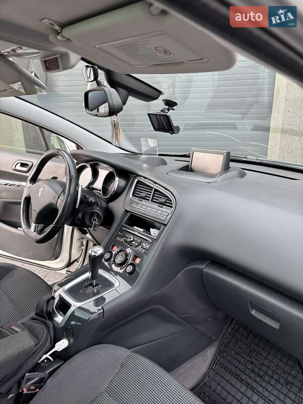 Мікровен Peugeot 5008 2012 в Чернівцях