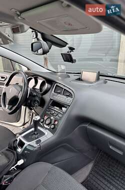 Микровэн Peugeot 5008 2012 в 
