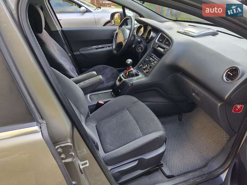 Мікровен Peugeot 5008 2012 в Черкасах