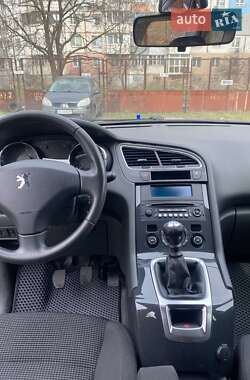 Микровэн Peugeot 5008 2011 в 
